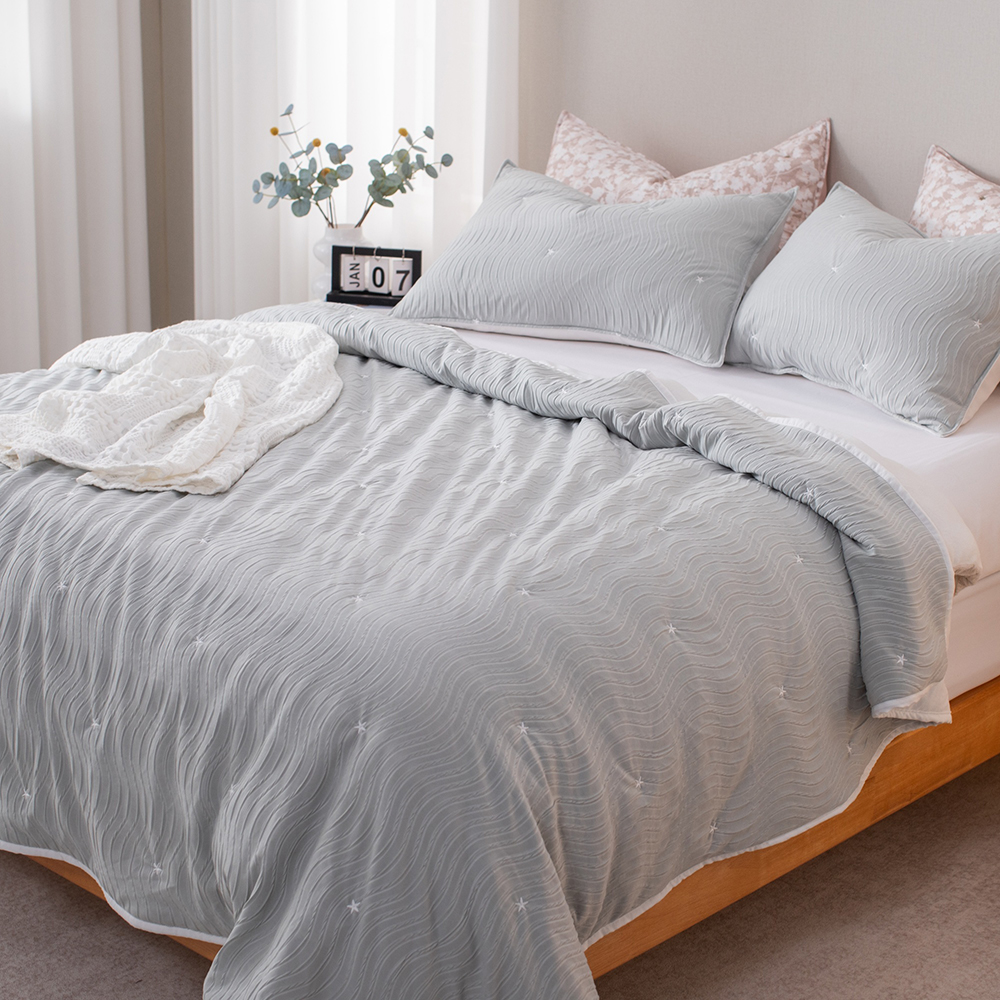Rippled Texture Velvet Quilted Quilt