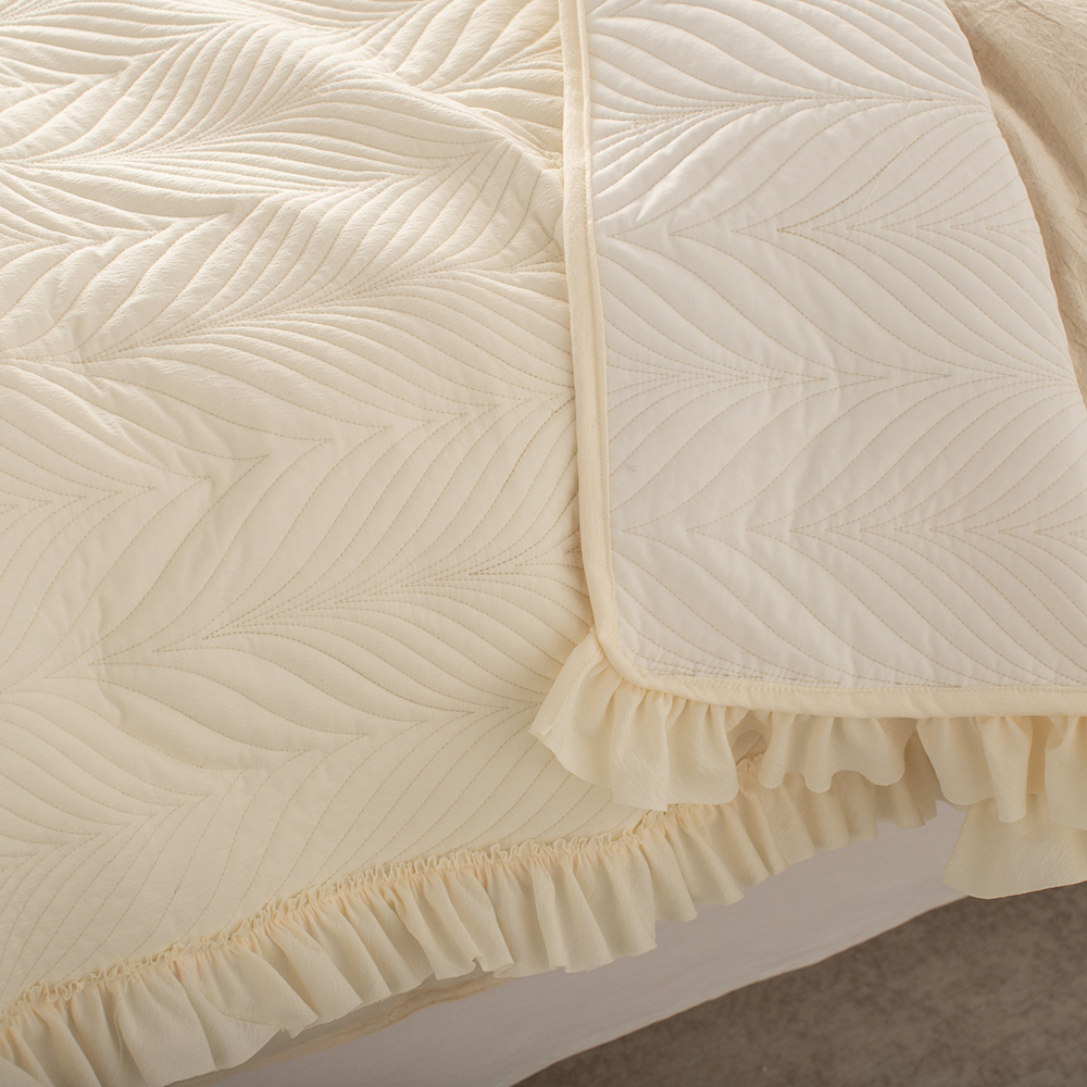 Ruffled Seersucker Quilted Quilt 100% Polyester