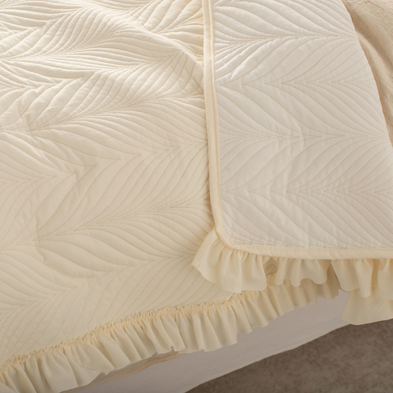 Ruffled Seersucker Quilted Quilt 100% Polyester