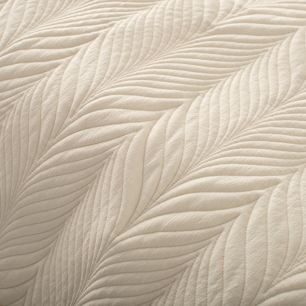 Ruffled Seersucker Quilted Quilt 100% Polyester