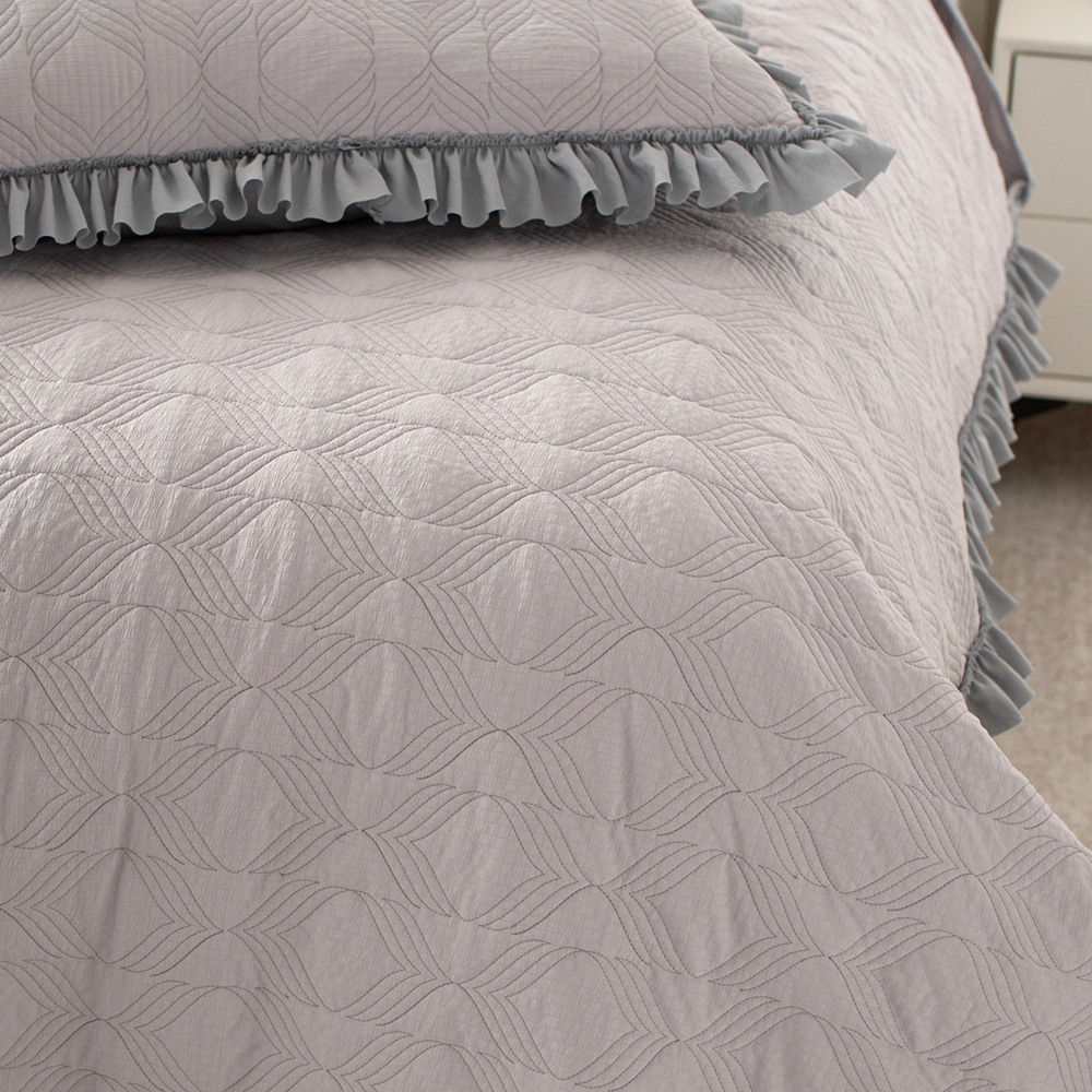 Seersucker Quilted Quilt 100% Polyester