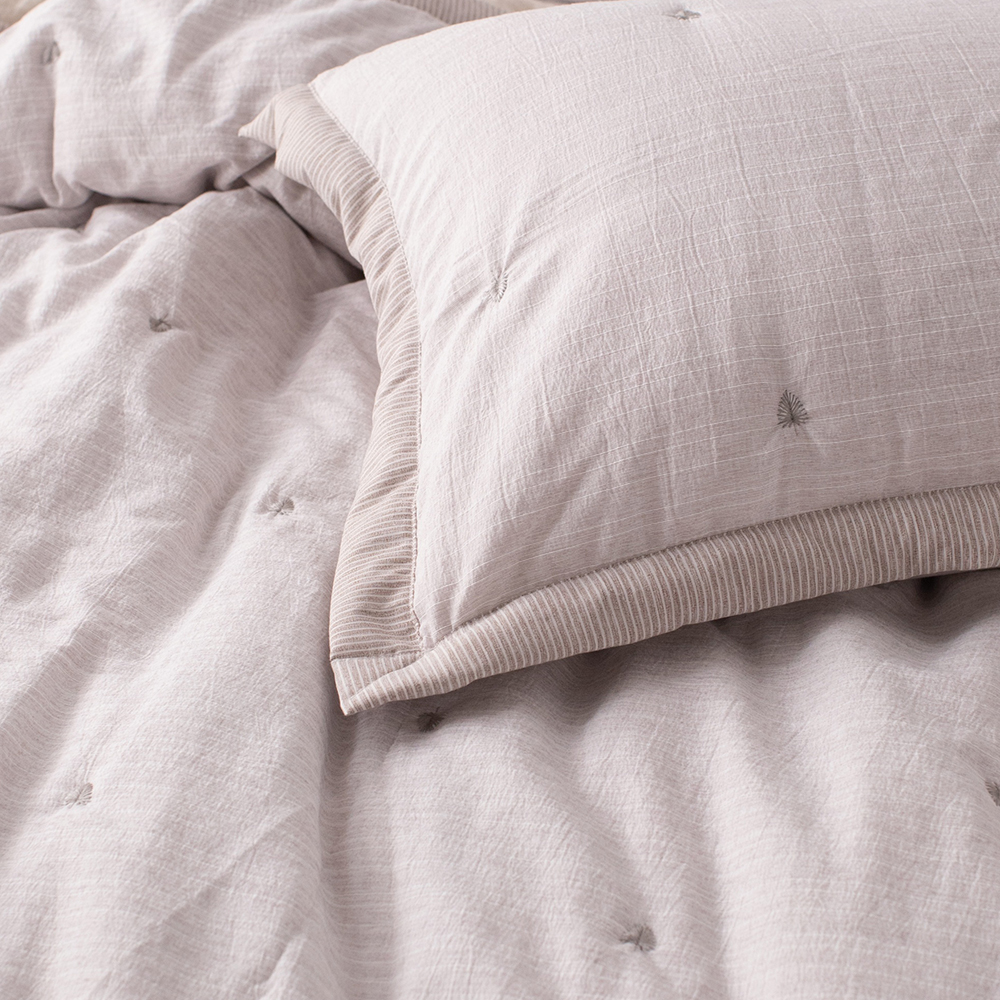 Yarn-dyed Faux Cotton-linen Embroidery Quilt