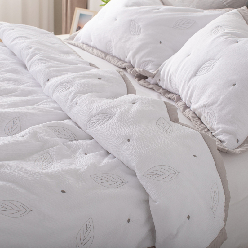 Textured Polyester Quilted Quilt Set