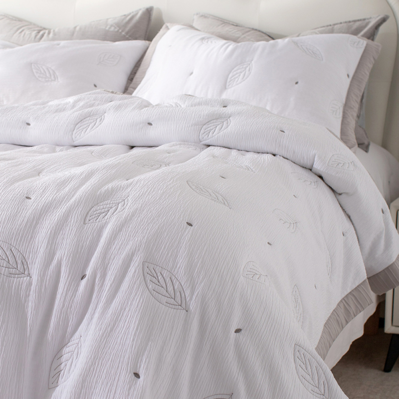 Textured Polyester Quilted Quilt Set