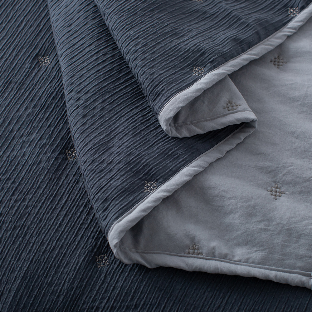 Textured Seersucker quilted quilt