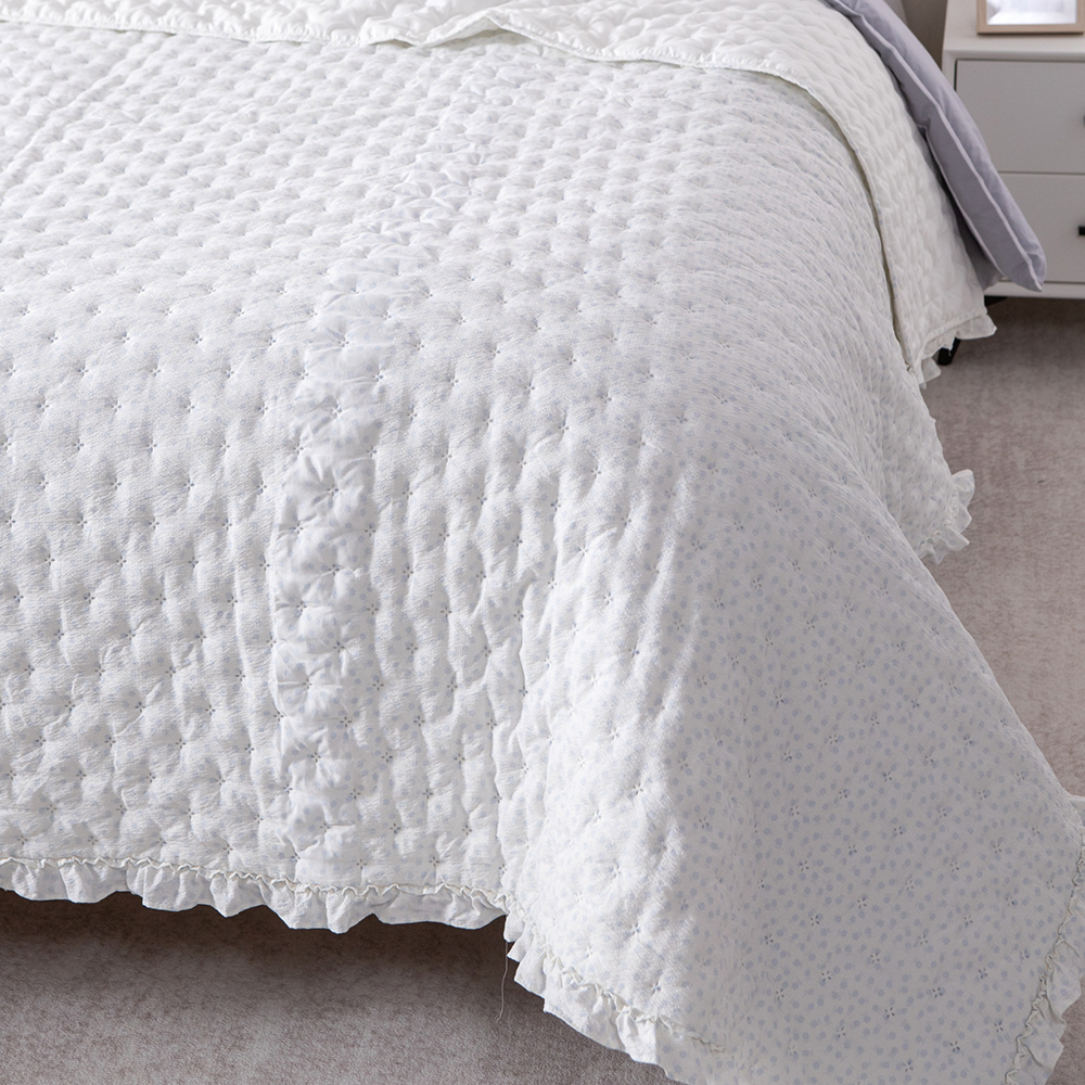 Ultrasonic Quilted Quilt with Elegant Ruffle Edge