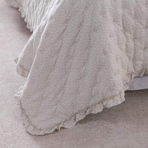 Ultrasonic Quilted Quilt with Elegant Ruffle Edge