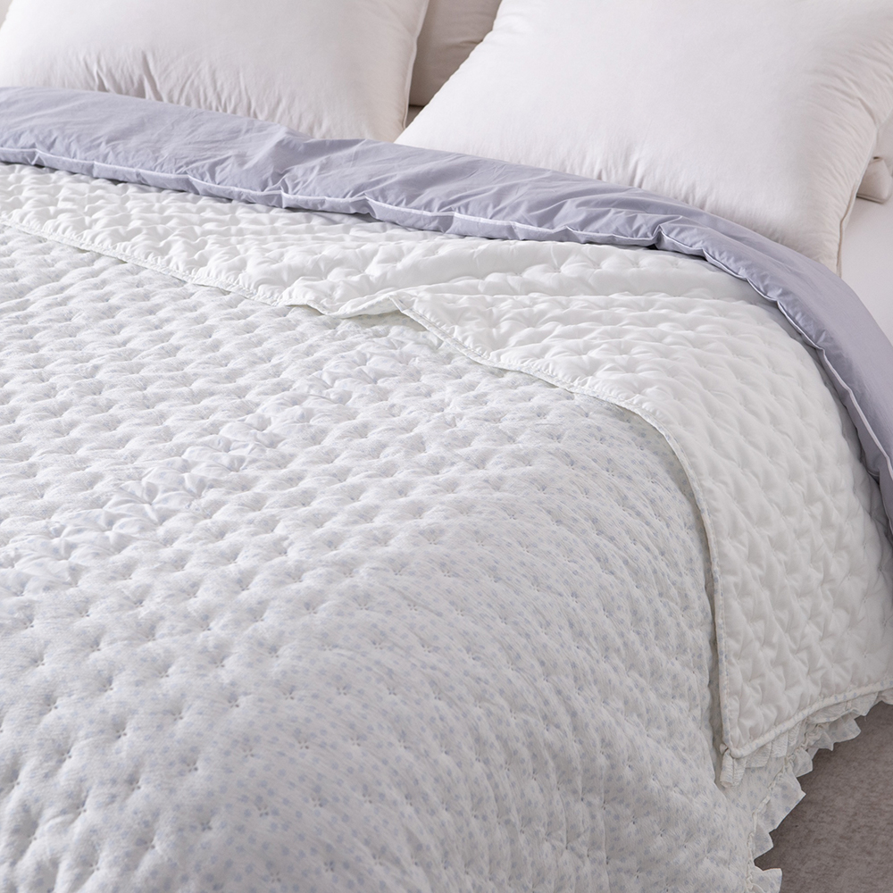 Ultrasonic Quilted Quilt with Elegant Ruffle Edge