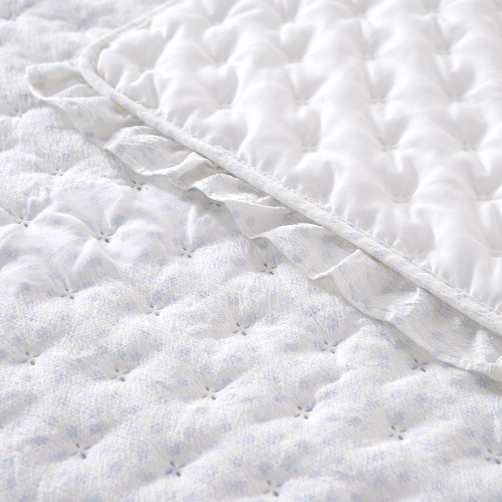 Ultrasonic Quilted Quilt with Elegant Ruffle Edge