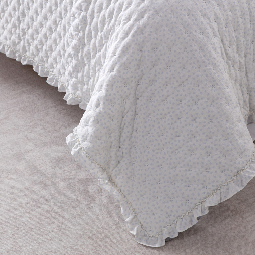 Ultrasonic Quilted Quilt with Elegant Ruffle Edge
