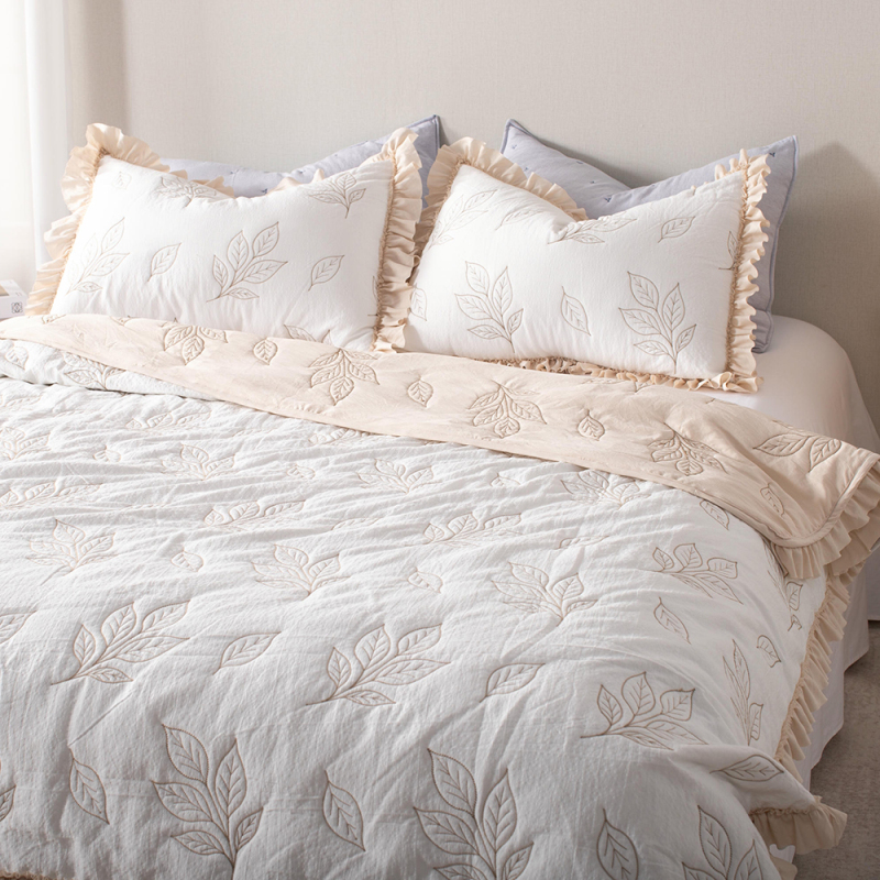 Faux Cotton-linen Embroidery Quilt with Ruffle Edge