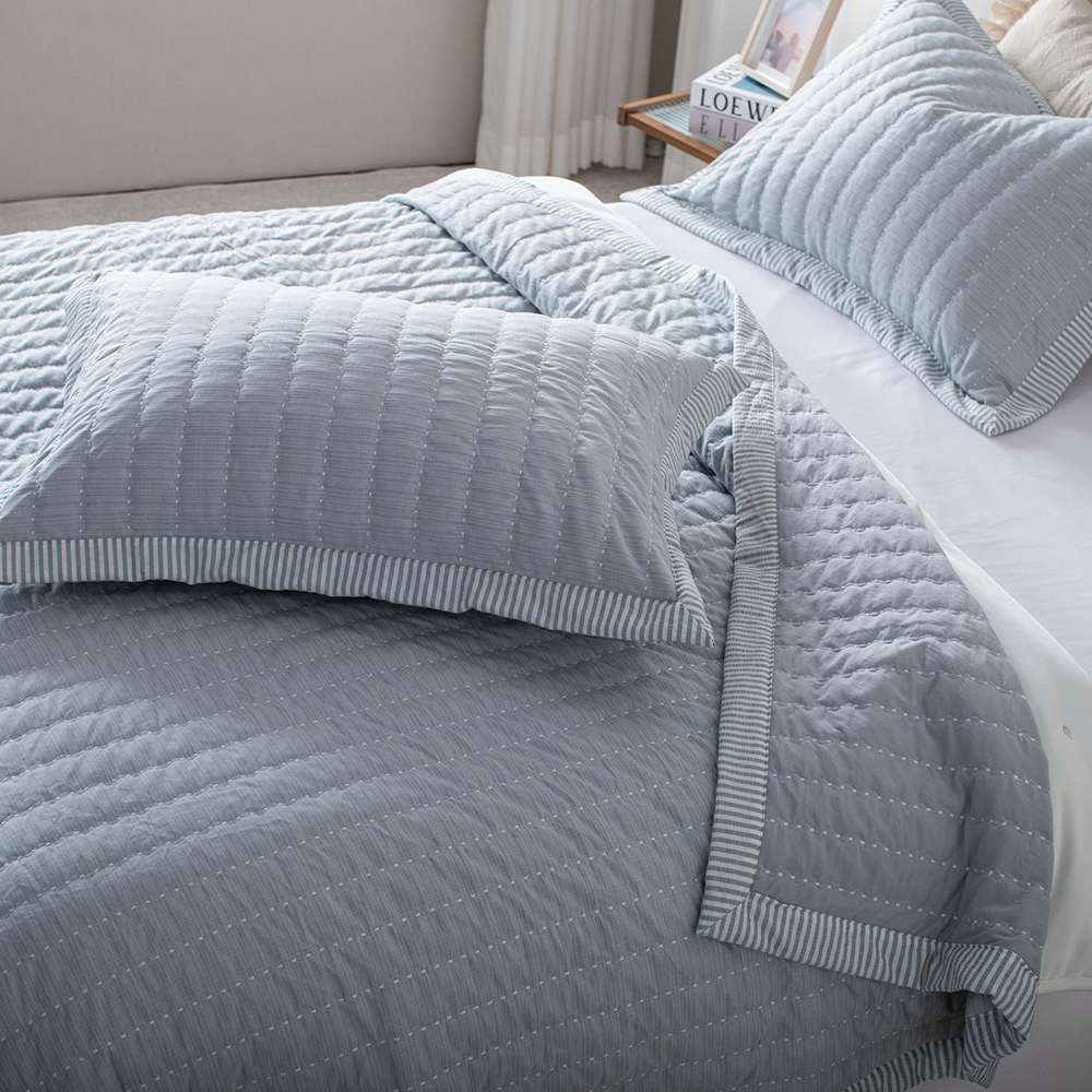 Faux Cotton-linen Embroidered Quilt