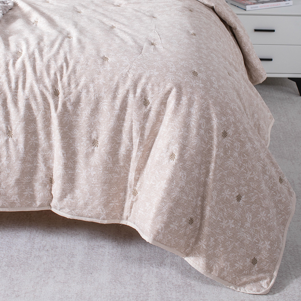 Linen-look Embroidered Quilt