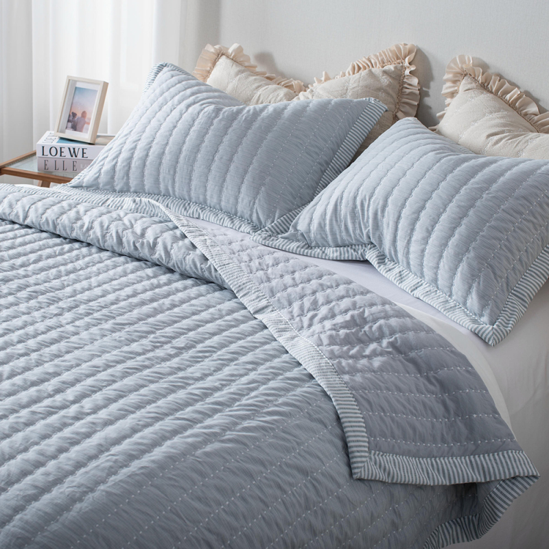 Faux Cotton-linen Embroidered Quilt