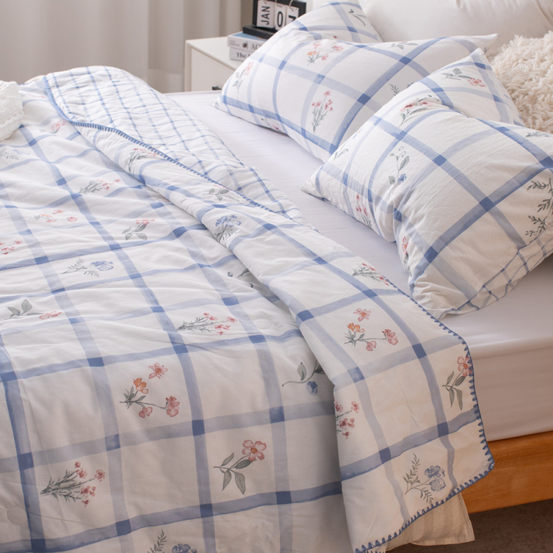 Double-Sided Voile Quilt with Original Print Design