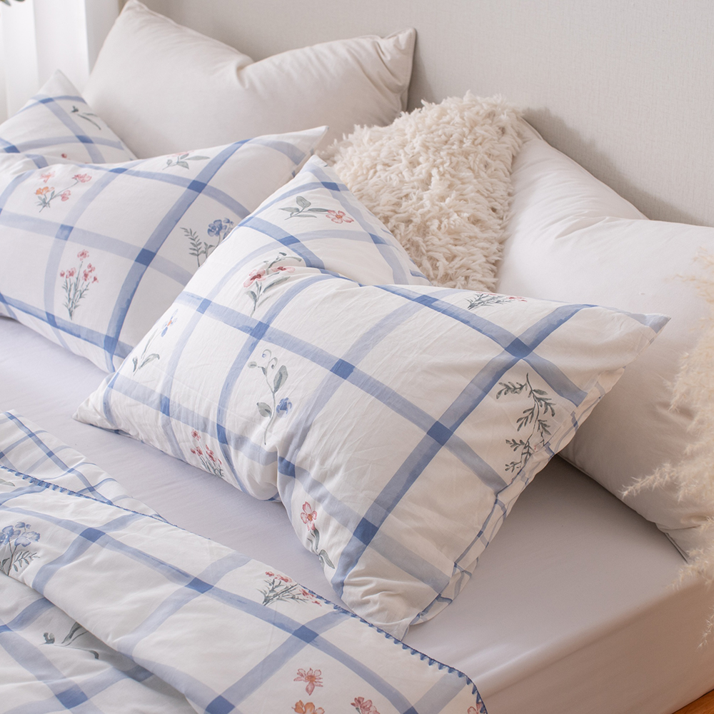Double-Sided Voile Quilt with Original Print Design