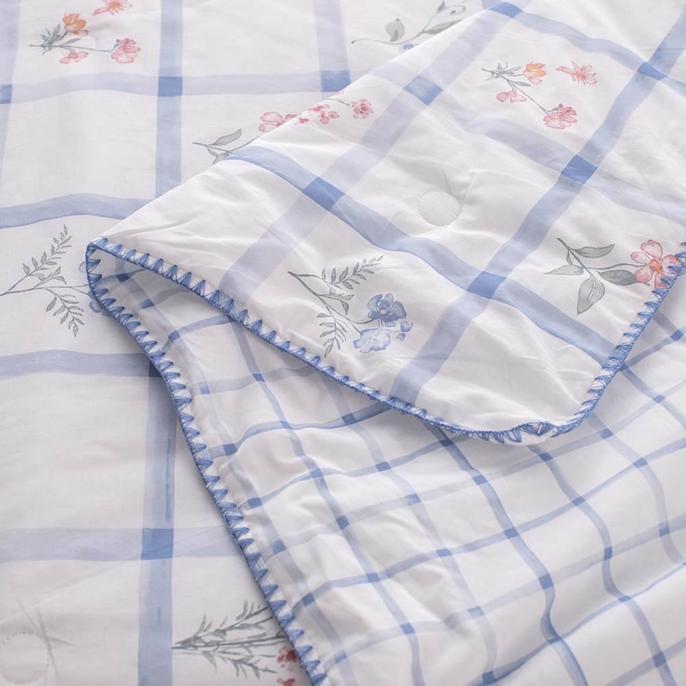Double-Sided Voile Quilt with Original Print Design