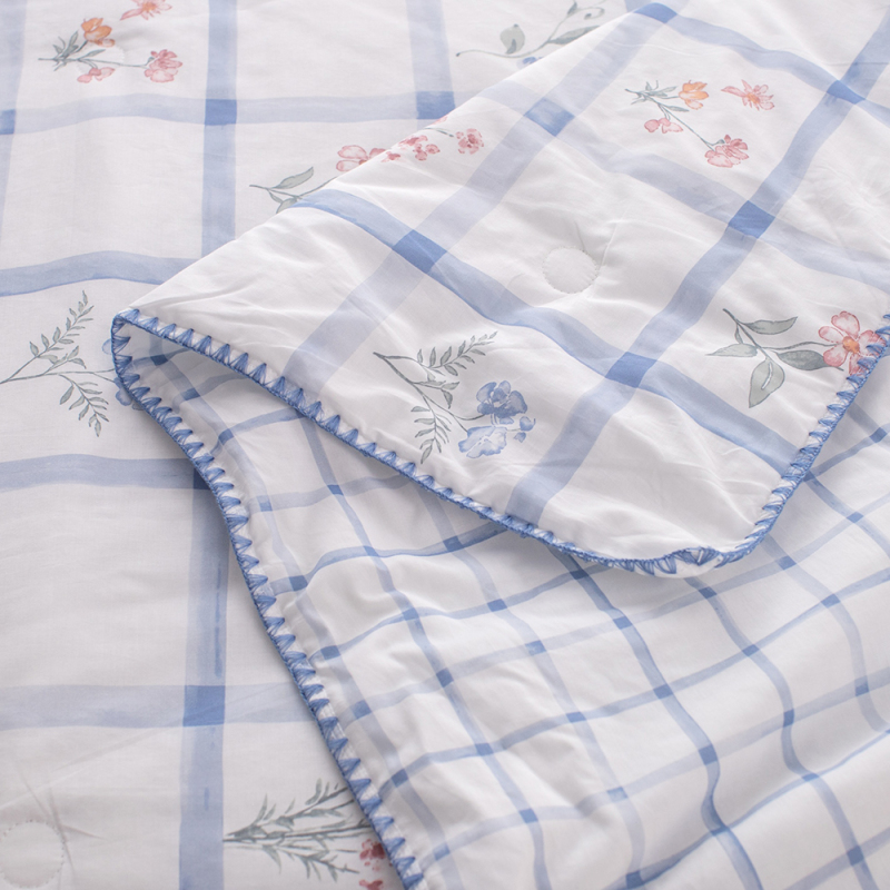 Double-Sided Voile Quilt with Original Print Design