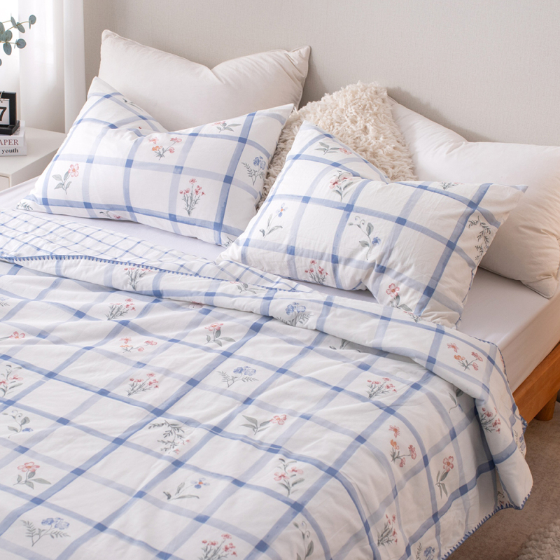 Double-Sided Voile Quilt with Original Print Design