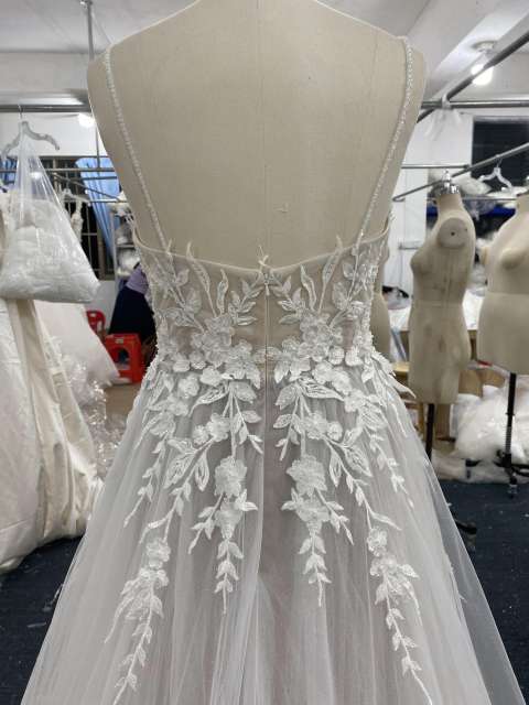 factory outlet hot sale  A line wedding dress custom wedding gown for bride