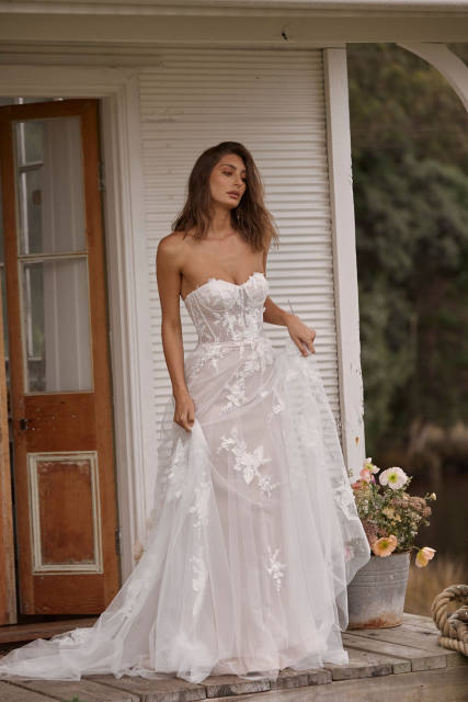 custom newest design wedding dress bridal gown, A line shape strapless wedding gown