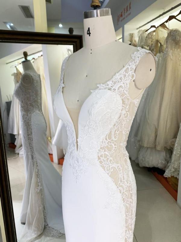 2023 new full handmade embroidery satin sleeveless luxury white bridal dresses with lomg train for wedding dress ball