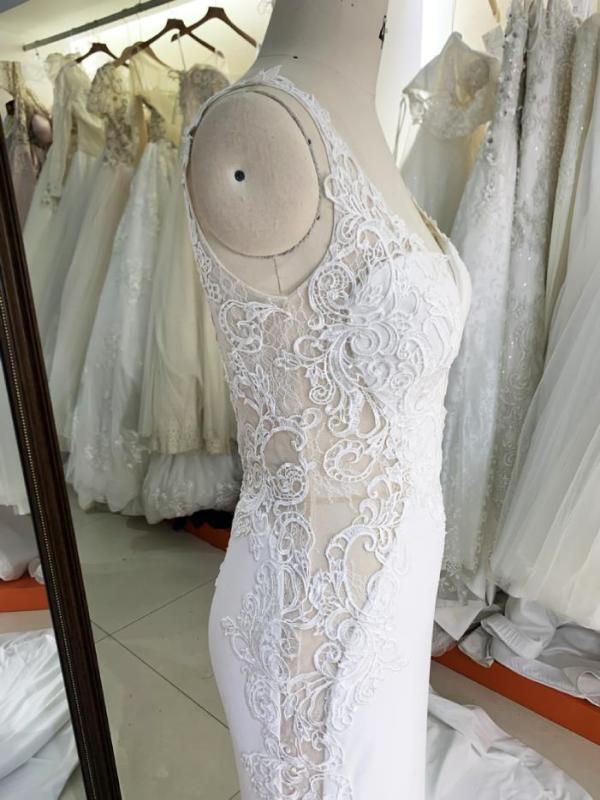 2023 new full handmade embroidery satin sleeveless luxury white bridal dresses with lomg train for wedding dress ball