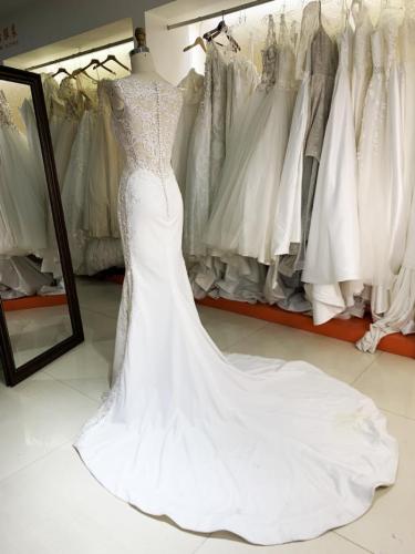 New full handmade embroidery satin sleeveless luxury white bridal dresses with lomg train for wedding dress ball