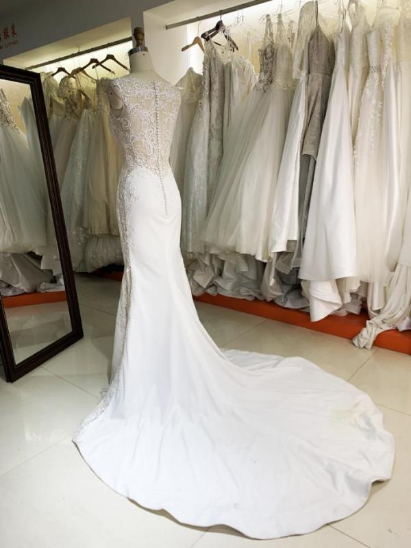 2023 new full handmade embroidery satin sleeveless luxury white bridal dresses with lomg train for wedding dress ball