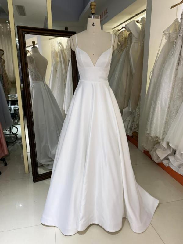 2023 New simple elegant off sleeveless satin A line embroidery with long train for wedding dress ball gown luxury bridal