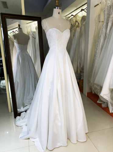 Factory wholesale white sleeveless sweetheart satin embroidery long tail simple elegant A line wedding dresses ball gown