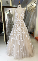 Factory wholesale ivory sleeveless tulle embroidery princess wedding ball gown