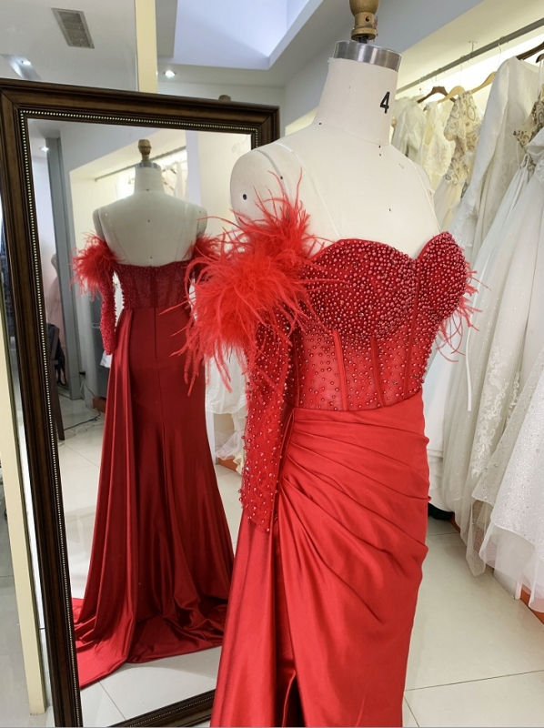 2024 Red beading satin mermaid feather sleeve zipper up back prom evening women dresses