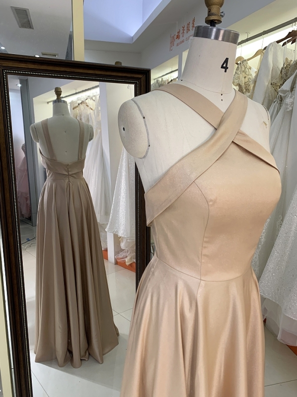 New sleeveless halter neck champagne prom dresses evening dress 2024