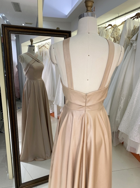 New sleeveless halter neck champagne prom dresses evening dress 2024