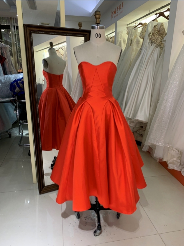 2024 New women satin sweetheart knee length red prom dresses for teen