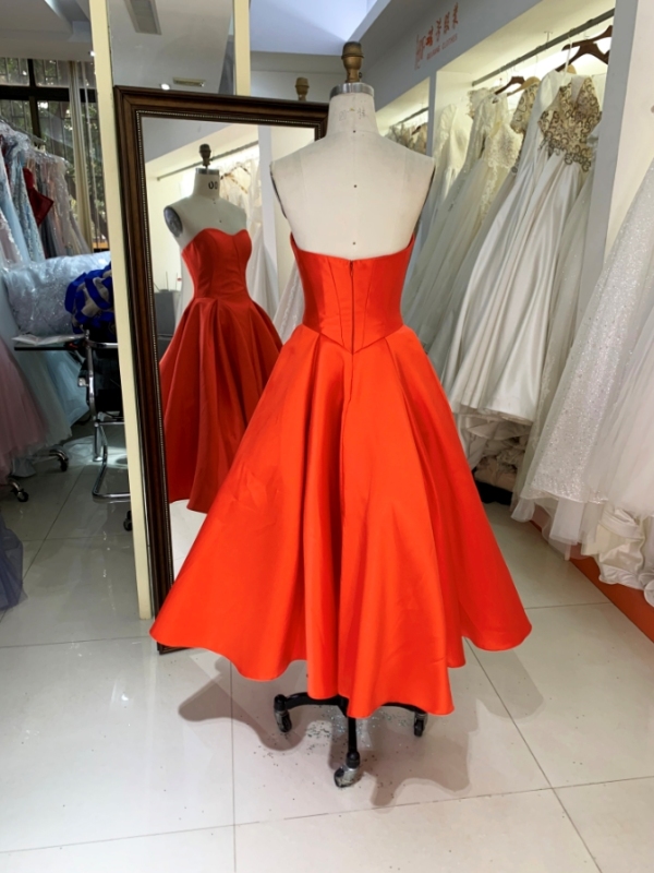 2024 New women satin sweetheart knee length red prom dresses for teen