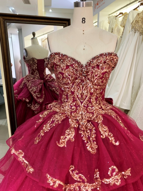 Off shoulder ruffle embroidered quinceanera lace dresses elegant new 2024