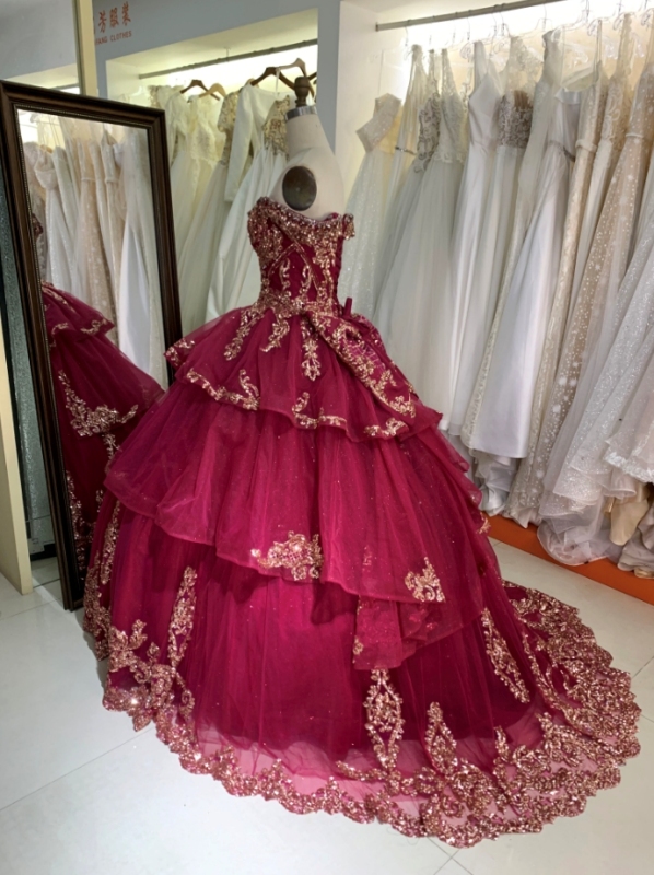 Off shoulder ruffle embroidered quinceanera lace dresses elegant new 2024
