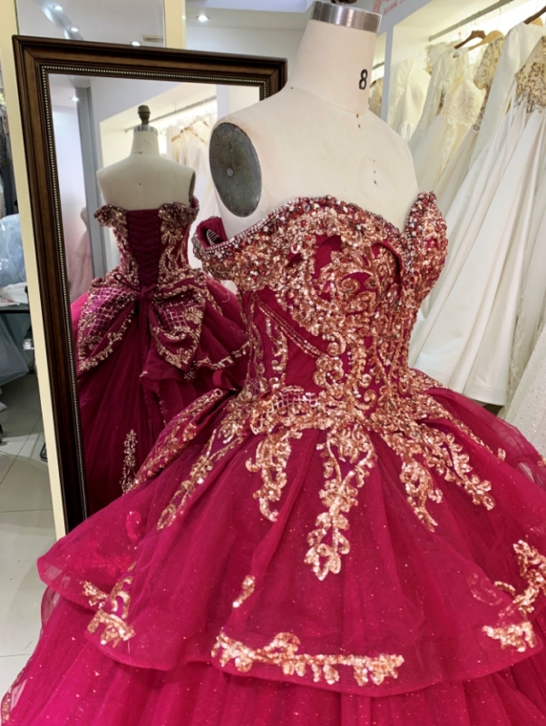 Off shoulder ruffle embroidered quinceanera lace dresses elegant new 2024