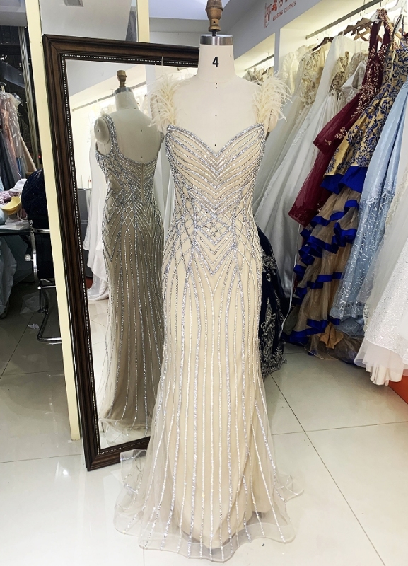 Wholesale silver champagne mermaid feather beading long gown prom evening dress 2025