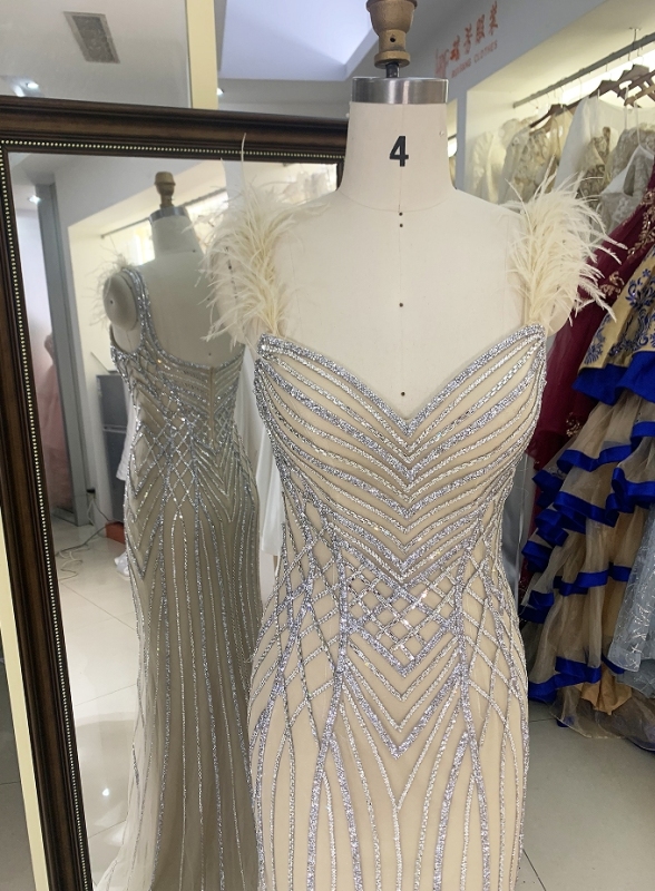 Wholesale silver champagne mermaid feather beading long gown prom evening dress 2025