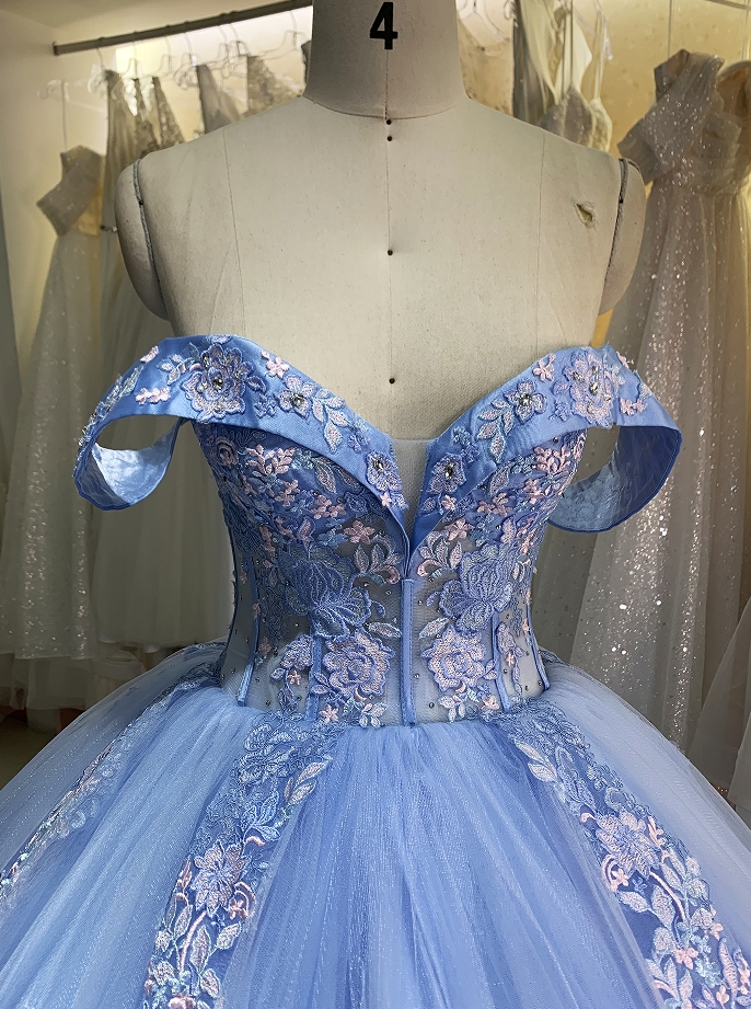 Light blue wholesale off shoulder embroidery corsetsweet 16 quinceanera princess tulle ball gown for girls