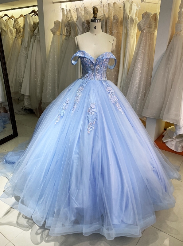 Light blue wholesale off shoulder embroidery corsetsweet 16 quinceanera princess tulle ball gown for girls