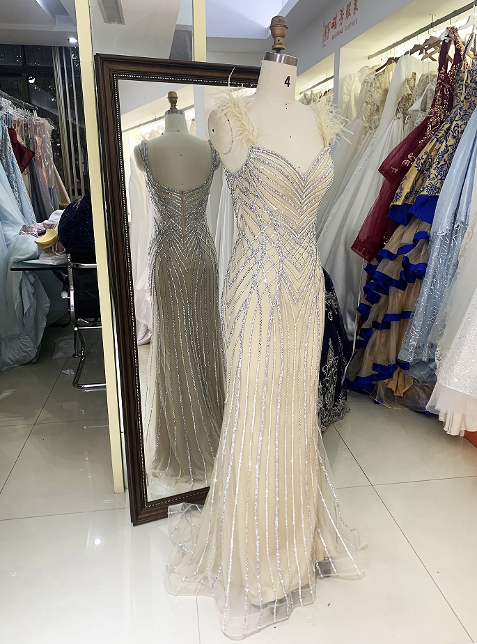 Wholesale silver champagne mermaid feather beading long gown prom evening dress 2025