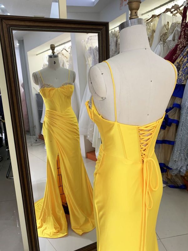 Wholesale new gold corset beading corset pleated satin lace up back side slit prom dresses 2025