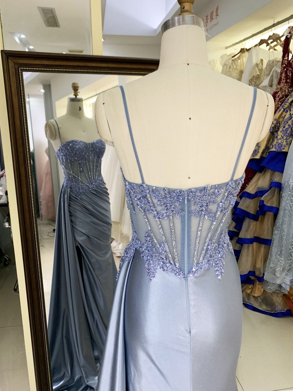 2025 wholesale corset dusty blue sleeveless embroidery hand pleated shiny satin overskirt mermaid prom evening dresses