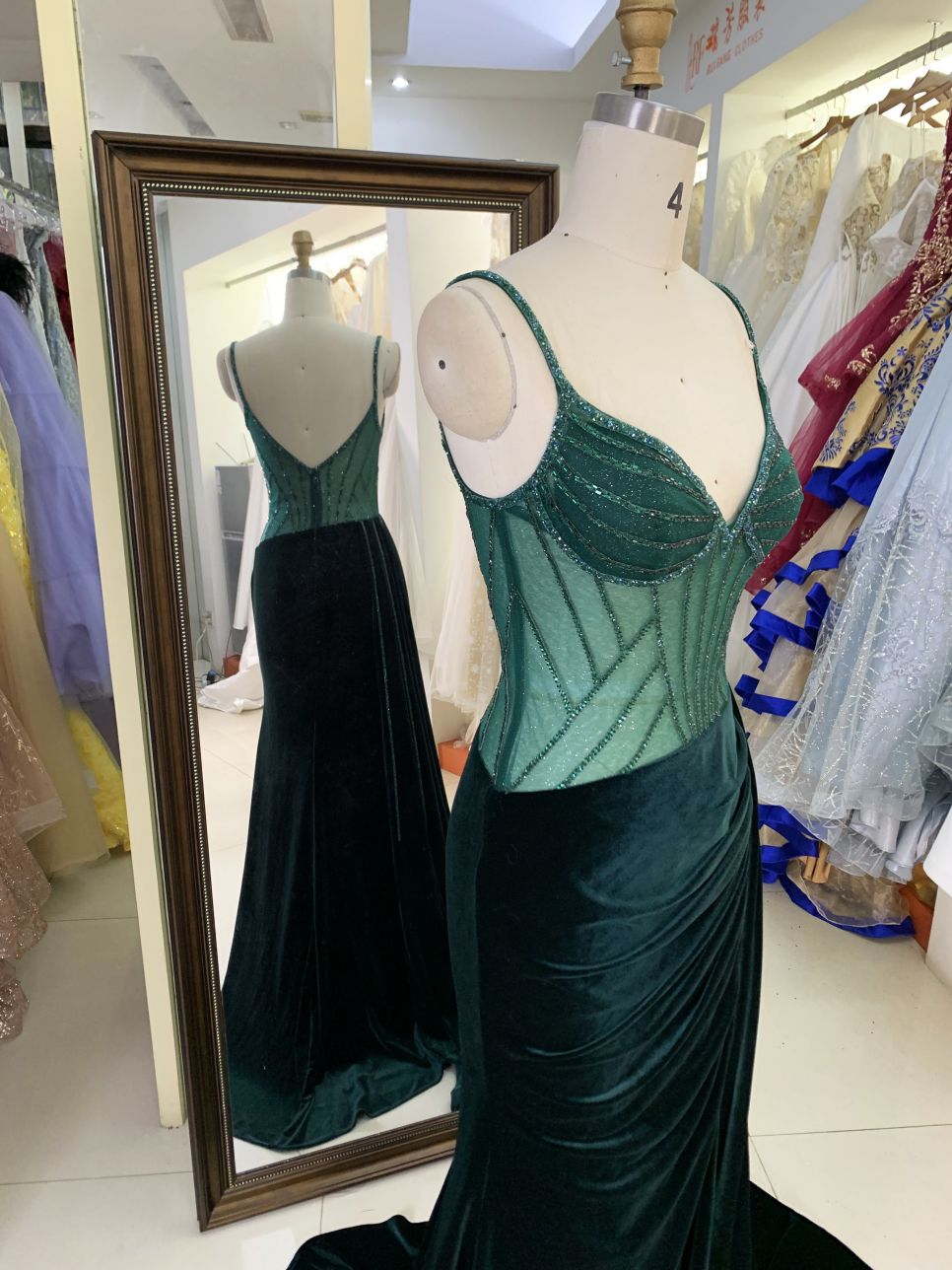 Corset beading chain emerald green sleeveless hand pleated prom evening dresses with detachable velvet overskirt
