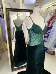 Corset beading chain emerald green sleeveless hand pleated prom evening dresses with detachable velvet overskirt