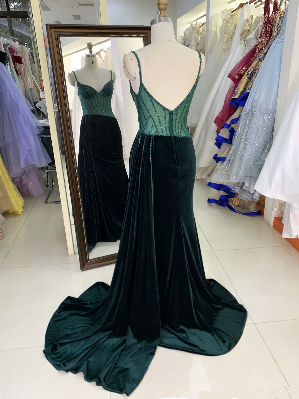 Corset beading chain emerald green sleeveless hand pleated prom evening dresses with detachable velvet overskirt